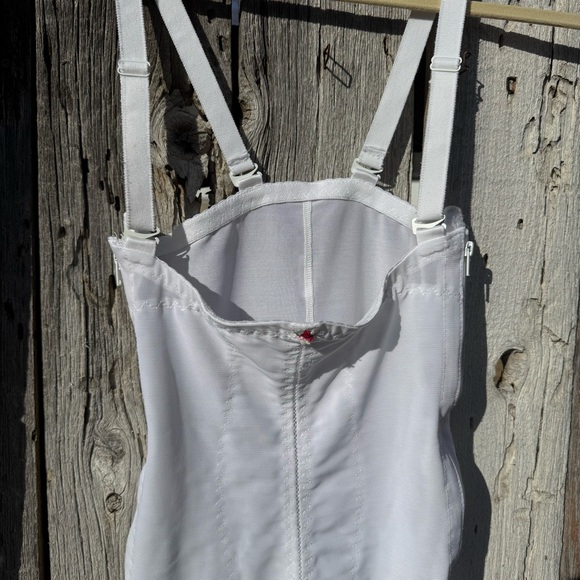1960s Vintage White Underbust Shapewear Romper w/ Rosebud Lace Hem Size Small - Picture 2 of 13